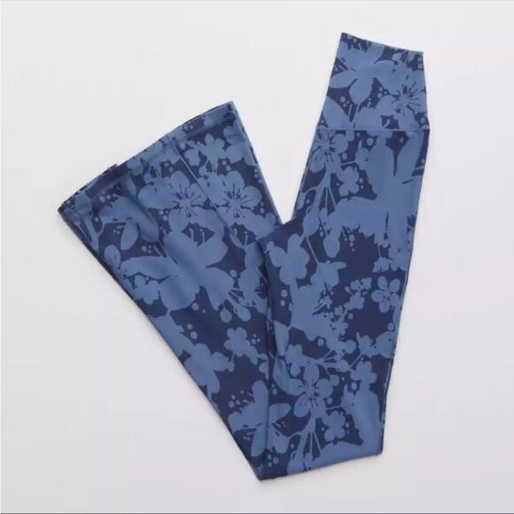 OFFLINE By Aerie Real Me Floral High Waisted Crossover Super Flare Legging XS - Picture 4 of 8